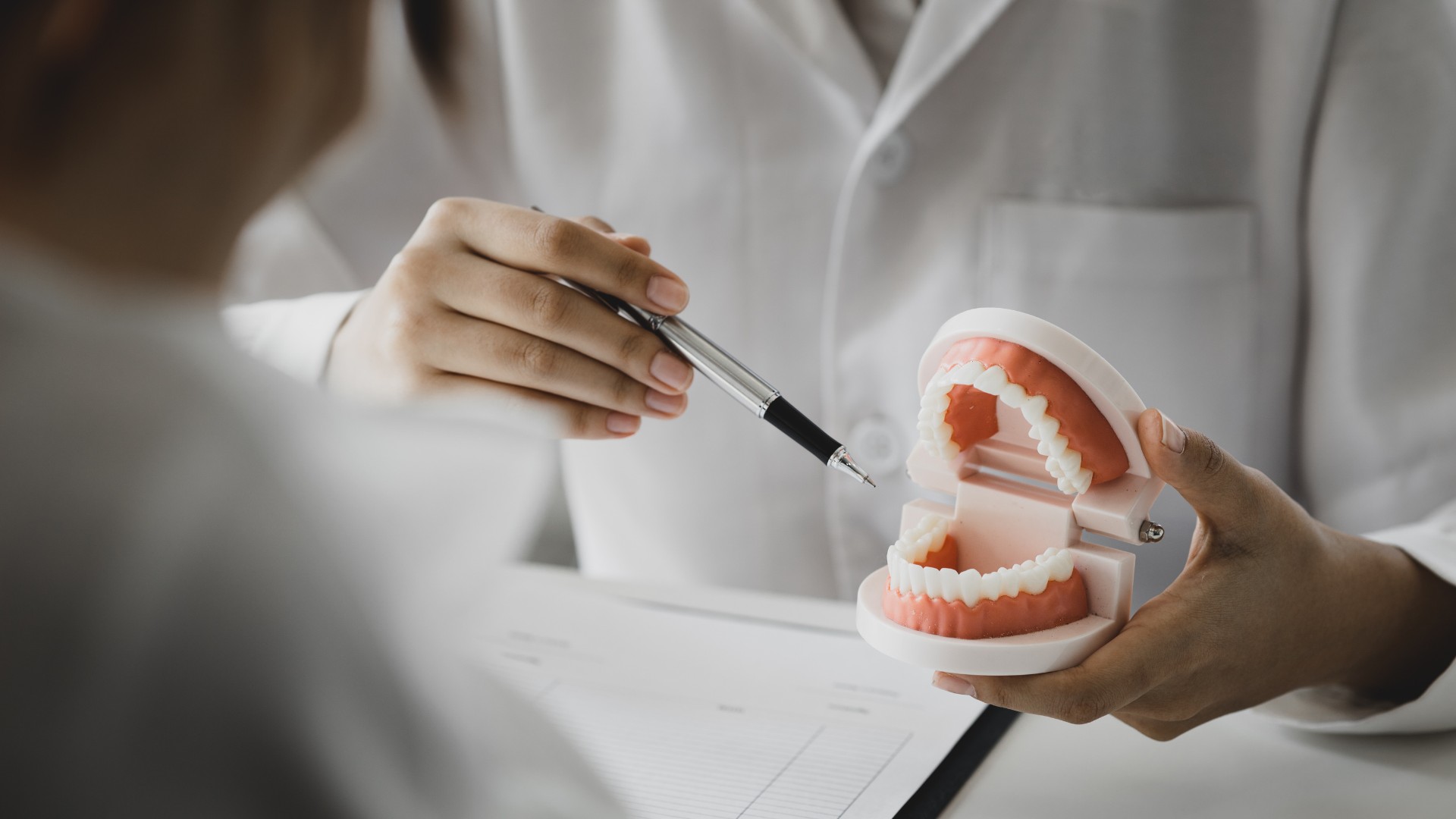 Dientes en 1 día: qué es la prótesis inmediata y para quién